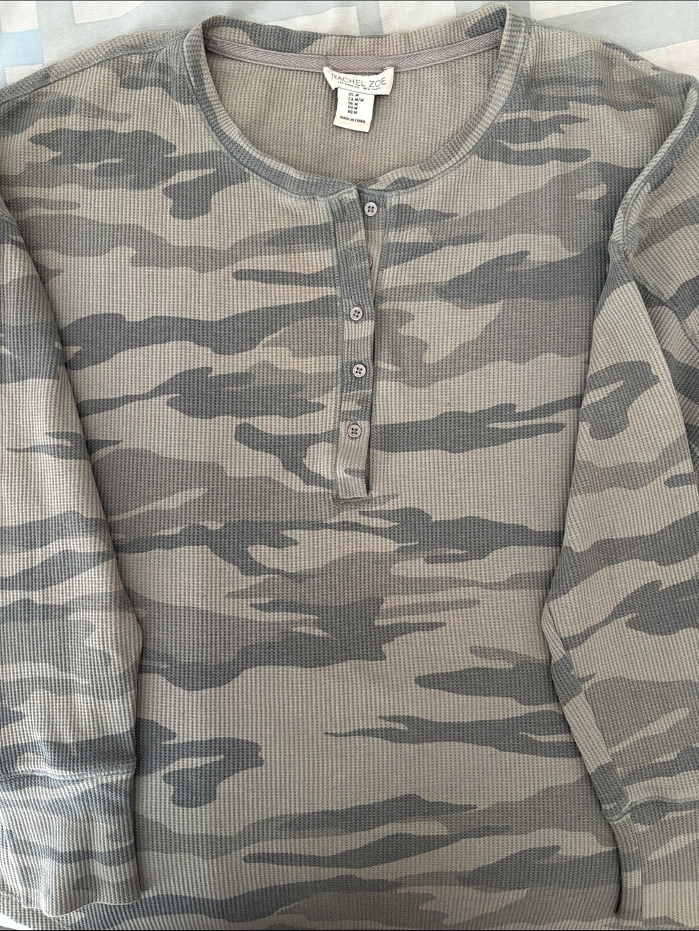 🔥Rachel Zoe Camo Waffle Knit Henley Top - Olive & Gray